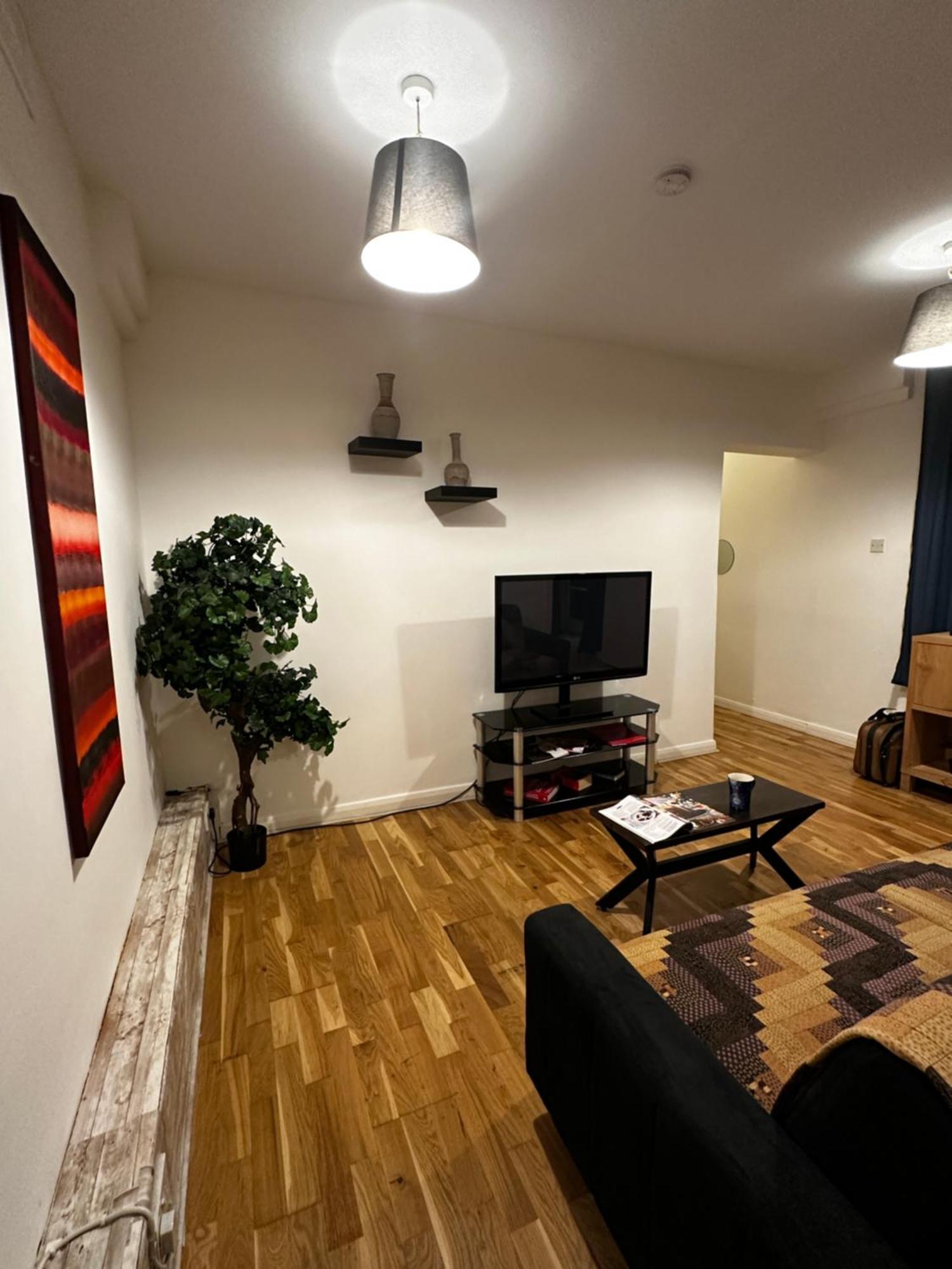 Charming 1-Bedroom Apartment Southfields, Londres Exterior foto