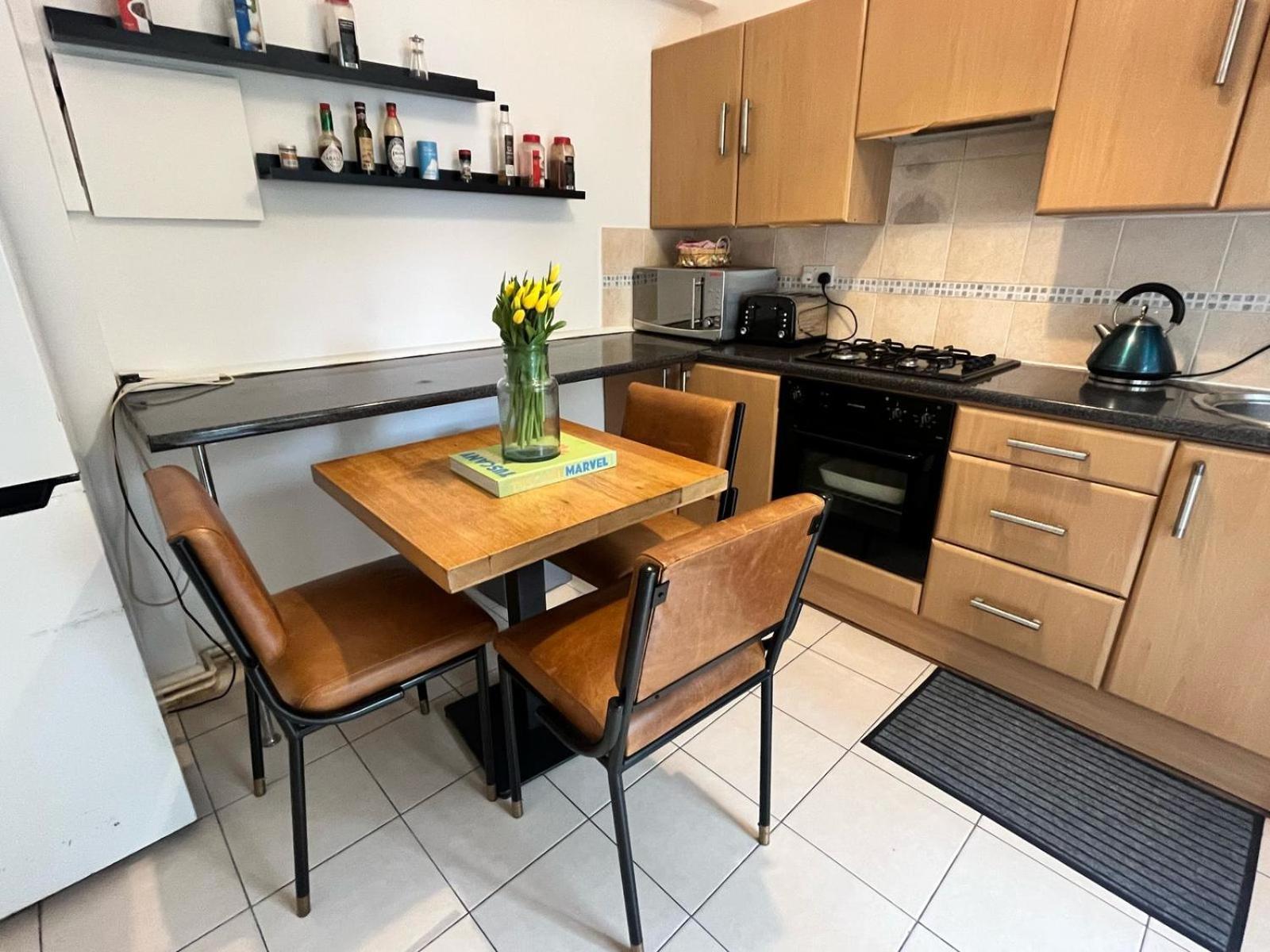 Charming 1-Bedroom Apartment Southfields, Londres Exterior foto