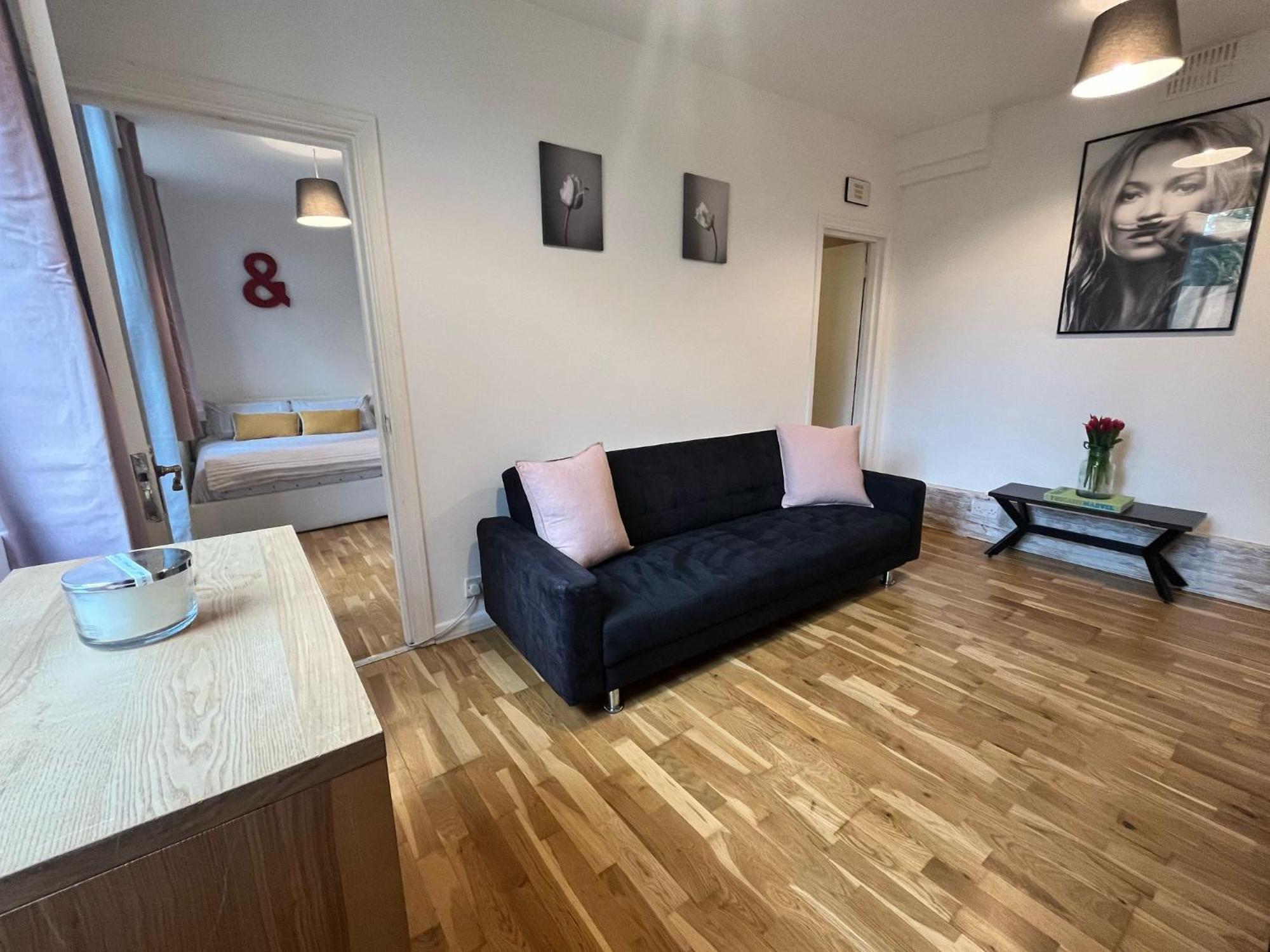 Charming 1-Bedroom Apartment Southfields, Londres Exterior foto